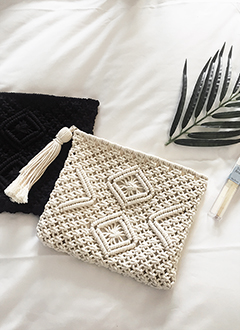 CrochetTassleClutch