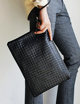 WovenPointClutchBag
