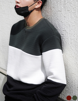 ColorBlockEmbossedSweatshirt
