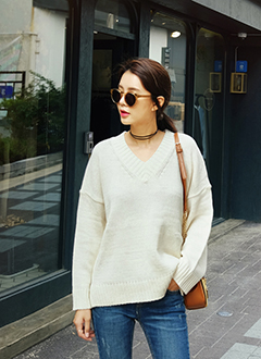 V-neckLooseFitSweater
