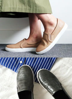 2TypesSlipOnSneakers