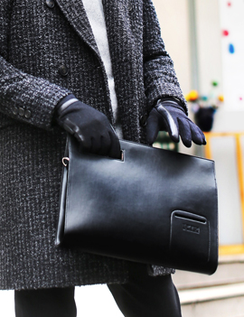 HoleHandleClutchBag