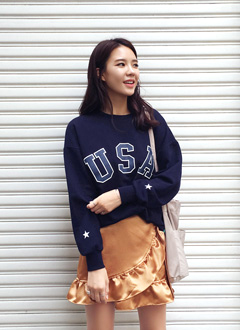 GraphicBoxyFitSweatshirt