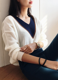 ContrastV-neckLooseFitKnitTee