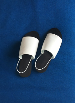 AchromaticColorSandals