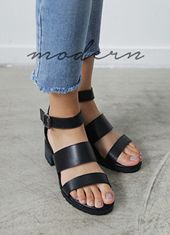 MiddleHeelStrapSandal