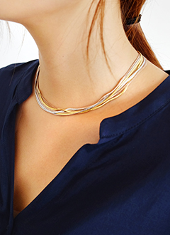 LayeredContrastColorNecklace