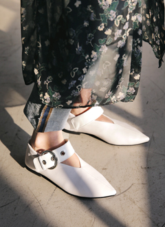 BeltPointedFlatShoes