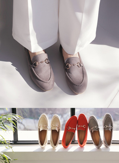 ContrastGoldRingLoafer