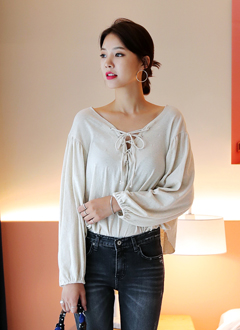 EyeletNeckT-Shirt