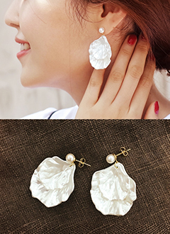 ArtificialPearlEarring