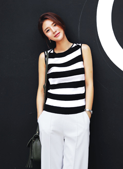 RoundNeckStichSleevelessTop