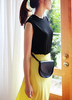 RouffndNeckSleevelessTop