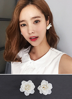 FlowerStudEarrings