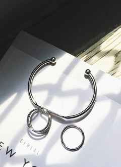 MetalBraceletWithRing