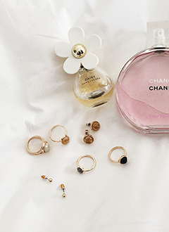 GoldToneEarringsAndRingsSetOf6