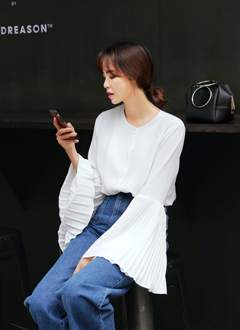 WidePleatsSleeveBlouse
