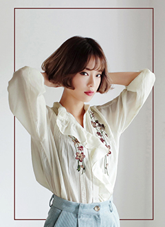 FlowerEmbroideryBlouse