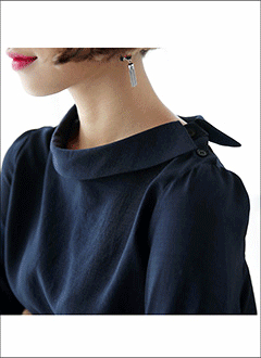 BoatNeckCollarBlouse