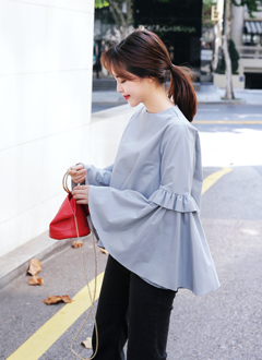 RuffleSleeveCottonBlouse