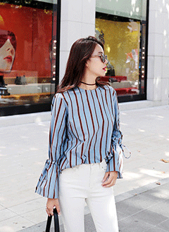 ShirringSleeveStripedBlouse