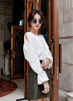 SquareNeckSleeveVentRibbonTieBlouse