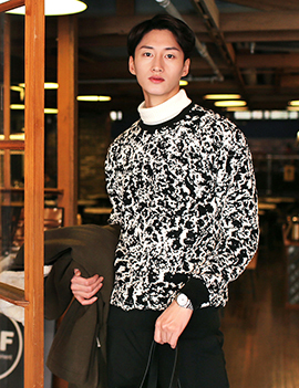 MultiPrintCrewneckSweatshirts