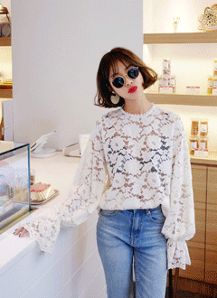 ShirringSleeveLaceBlouse