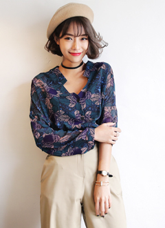 V-neckFloralLongSleeveBlouse