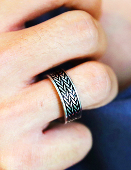 LaurelSymbolMetalRing