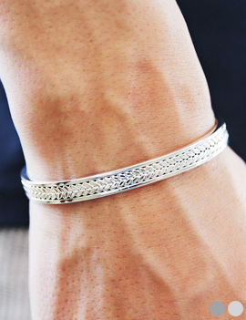 LaurelSymbolBangle