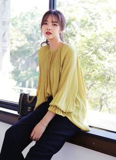 PleatsCuffsRuffleBlouse