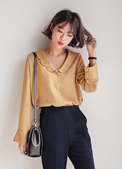 ScallopCollarPearlButtonBlouse