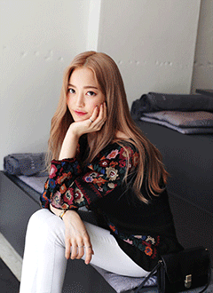 EmbroideryTassleBlouse