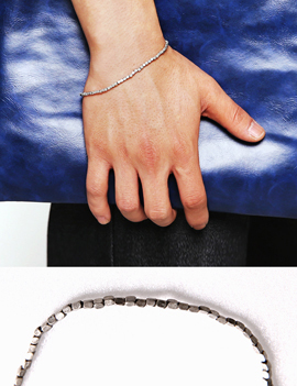 SimpleCubicBracelet