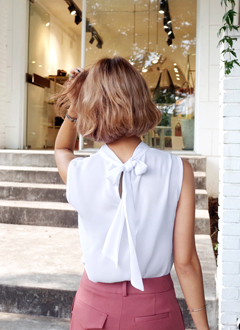 HarfNeckSleevelessBlouse