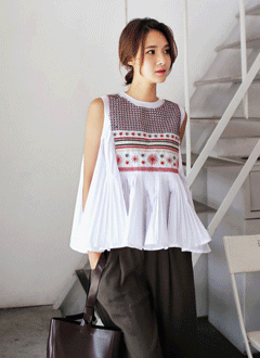 EmbroideredPleatsFlareBlouse