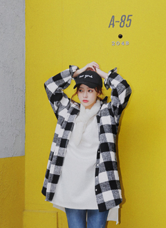 LooseFitCheckedLongShirt