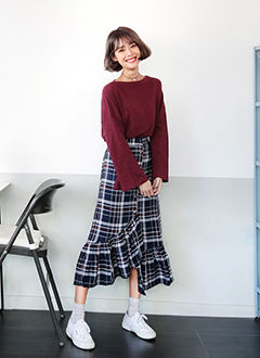 UevenFrillHemCheckedLongSkirt
