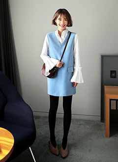 V-neckSleevelessDress