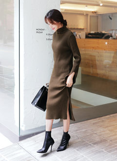 SlimFitTurtleneckDress