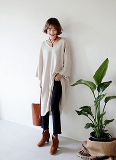 LongSlitVNeckKnitDress