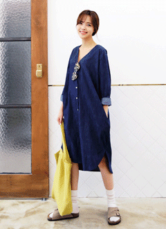V-NeckButtonDenimDress