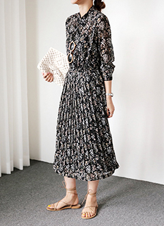 FloralPrintedPleatedDress