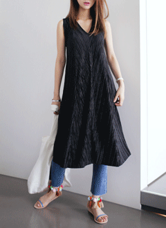 PleatsSleevelessMidiDress