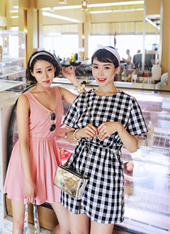 CheckedDressWithAWaistStrap-Xe