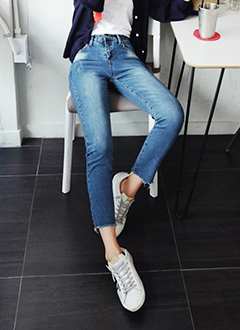 CutDistressedSkinnyJean