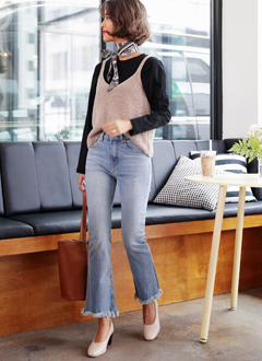 LightBlueBootCutJean