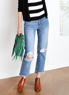 UnevenCutoffDistressedJeans