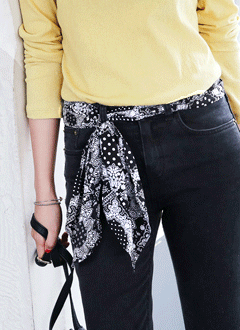 BlackJeanWithScarf